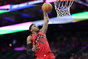 有点被限制！巴雷特上半场8中3得9分1板1助 三分4中1