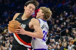 媒体人：有运动战得分是好的 杨瀚森需要活力、拼劲、积极性