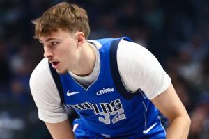 打后卫不好使啊！状元弗拉格全场14中3 拿到16分8板4助