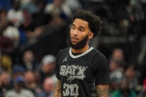 稳定火力！朱利安·尚帕尼半场6中3贡献9分4板 三分4中2